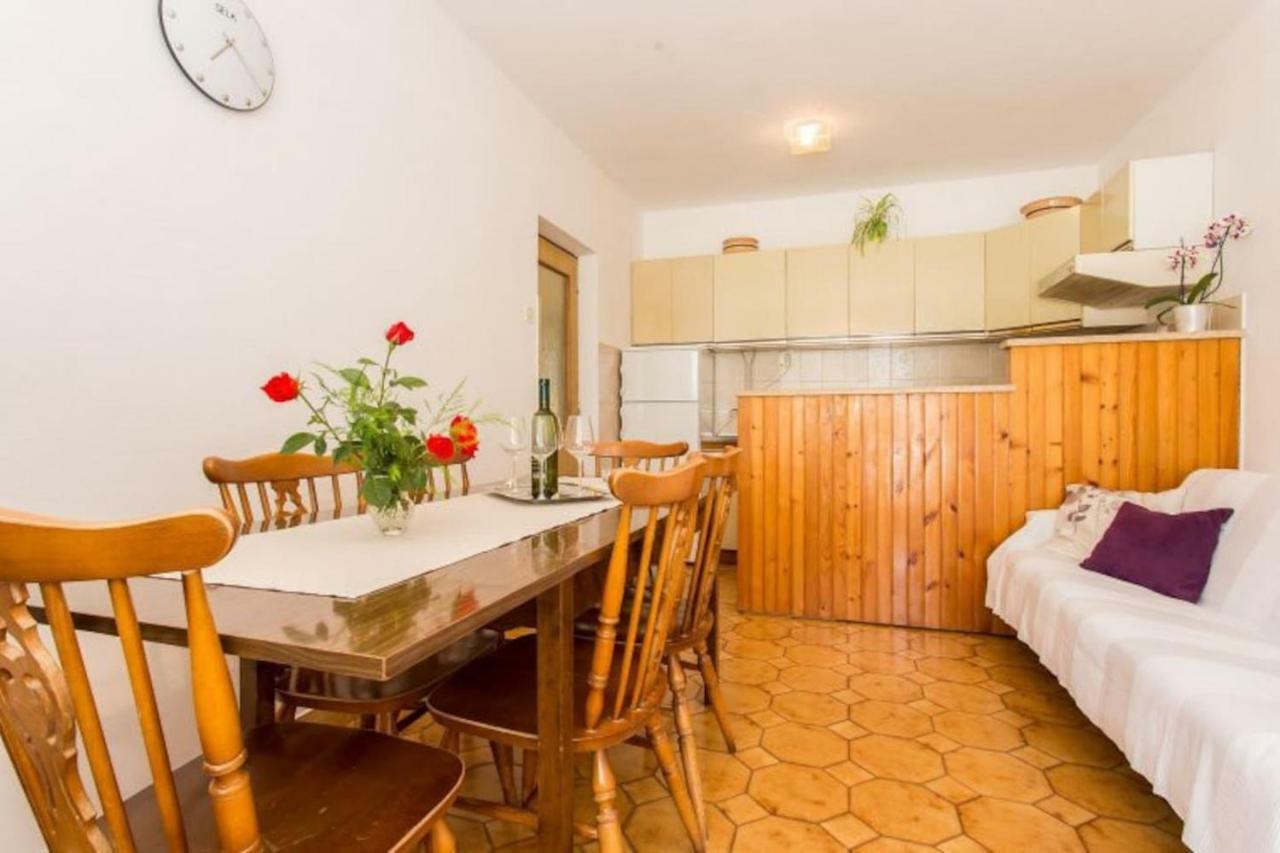 Apartman Morozin Šilo Екстериор снимка